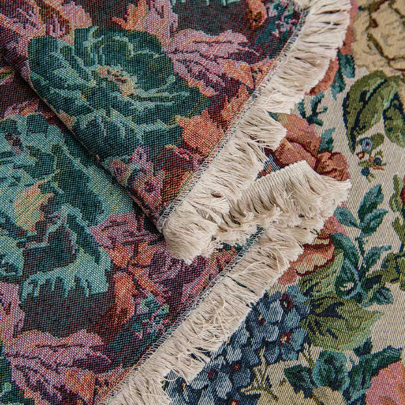 Pokrowiec na sofę z dekoracyjnym wzorem