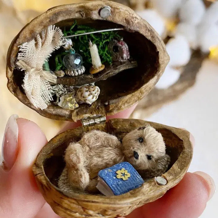 Miniaturowy Domek w Łupinie Orzecha z Oświetleniem LED i Ręcznie Wykonanymi Elementami