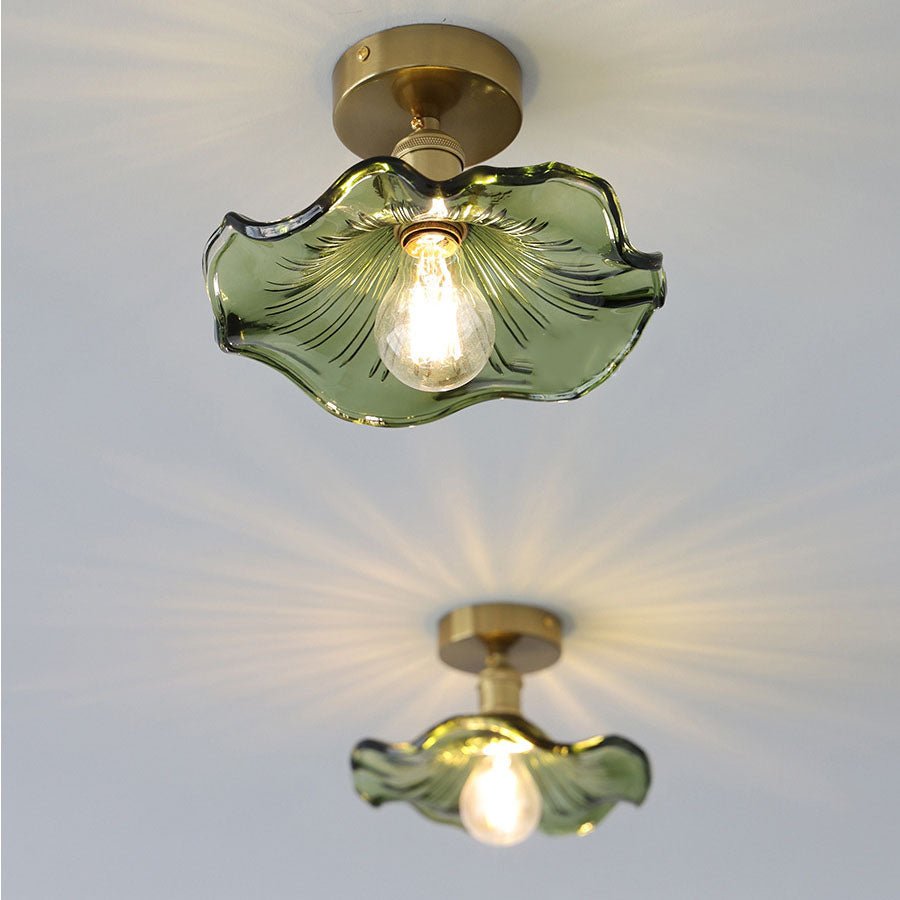 Szklana lampa sufitowa w kształcie kwiatu hibiskusa z trzonkiem E26