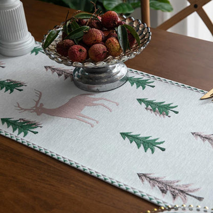 Table runner with a classic pattern