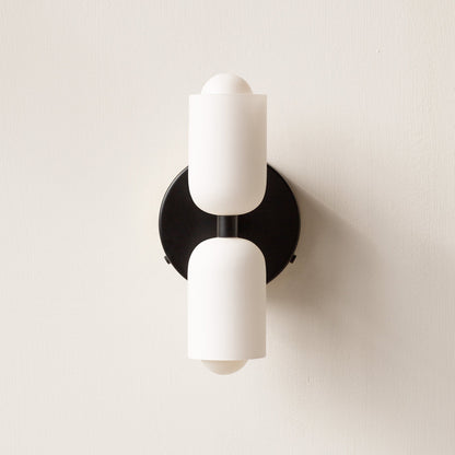 Kinkiet ścienny z podwójnym źródłem światła E14 z akrylowymi kloszami do oświetlenia wnętrz