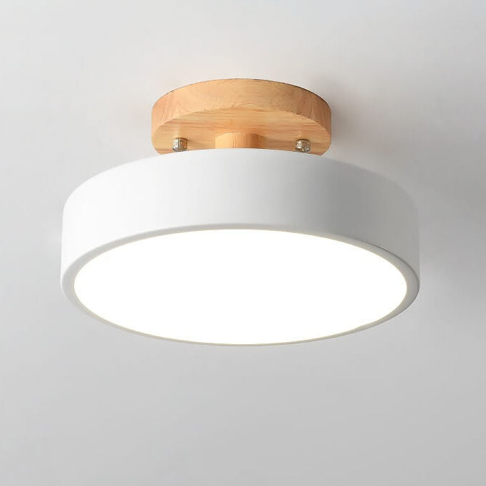 Lampa sufitowa LED z drewnianym mocowaniem