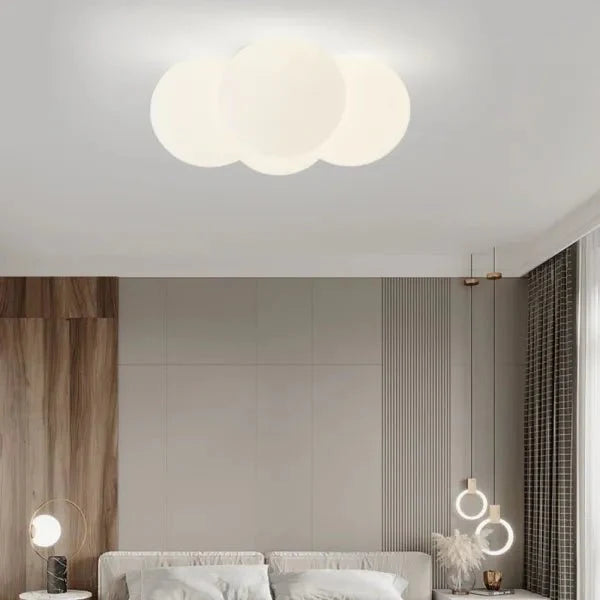 Lampa sufitowa LED w kształcie chmury z regulacją barwy światła