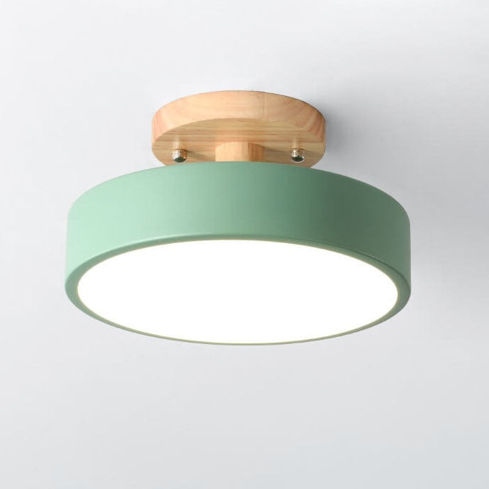 Lampa sufitowa LED z drewnianym mocowaniem