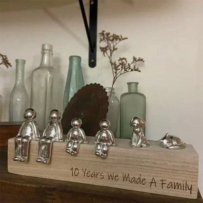 Family figurines based on