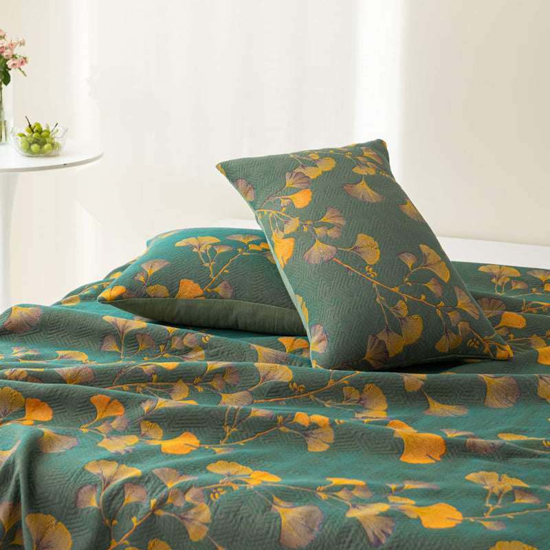 Reversible quilted bedspread