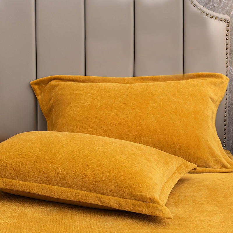 Solid-color pillowcases