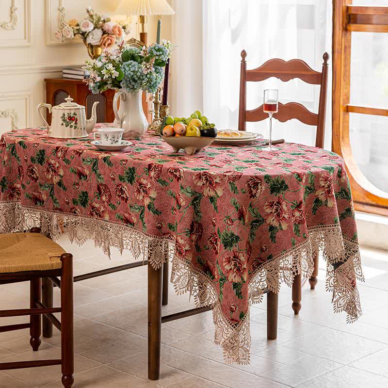Nappe florale avec finition en dentelle
