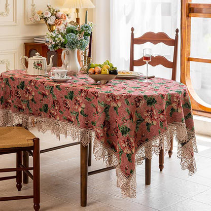 Nappe florale avec finition en dentelle