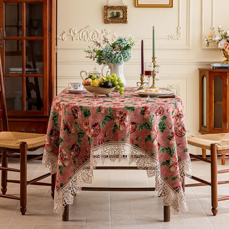 Nappe florale avec finition en dentelle