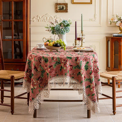 Nappe florale avec finition en dentelle