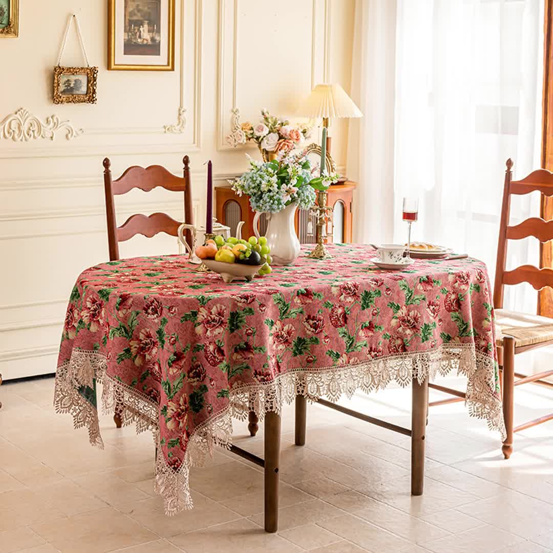 Nappe florale avec finition en dentelle