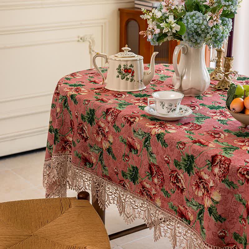 Nappe florale avec finition en dentelle