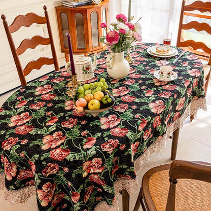 Nappe florale avec finition en dentelle