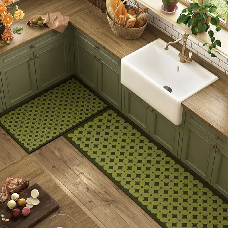 Geometric non-slip rug
