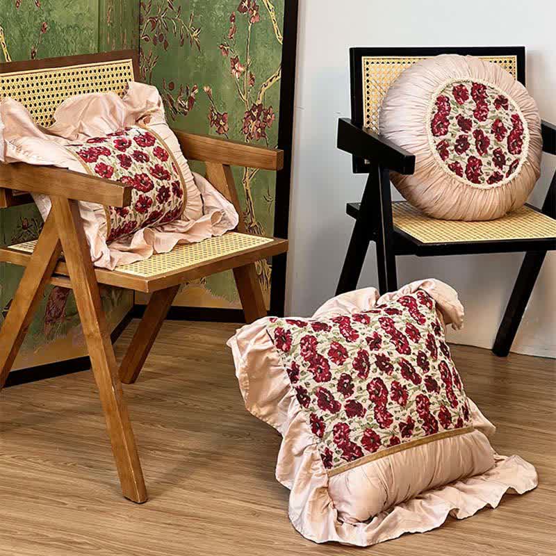Coussin floral à volants