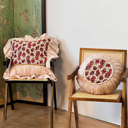Coussin floral à volants