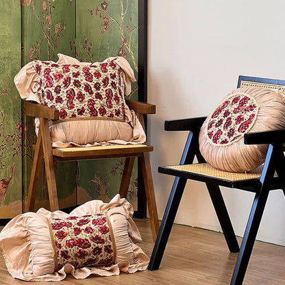 Coussin floral à volants
