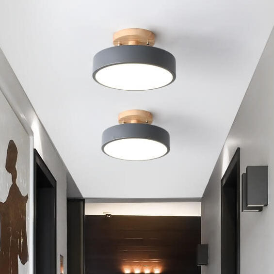 Lampa sufitowa LED z drewnianym mocowaniem