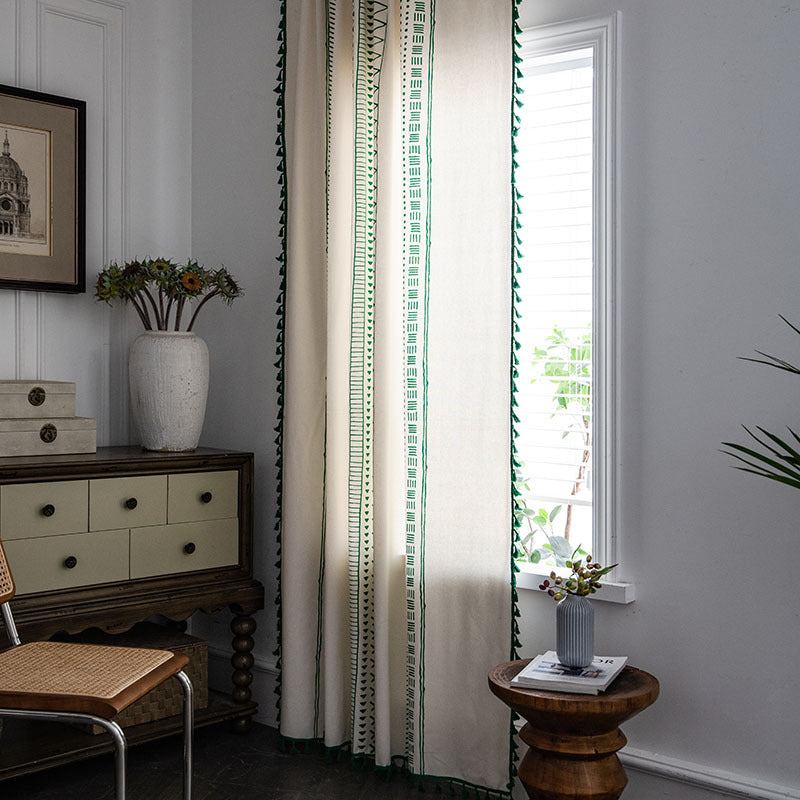 Boho závěs s polozatemňovacím efektem a střapci