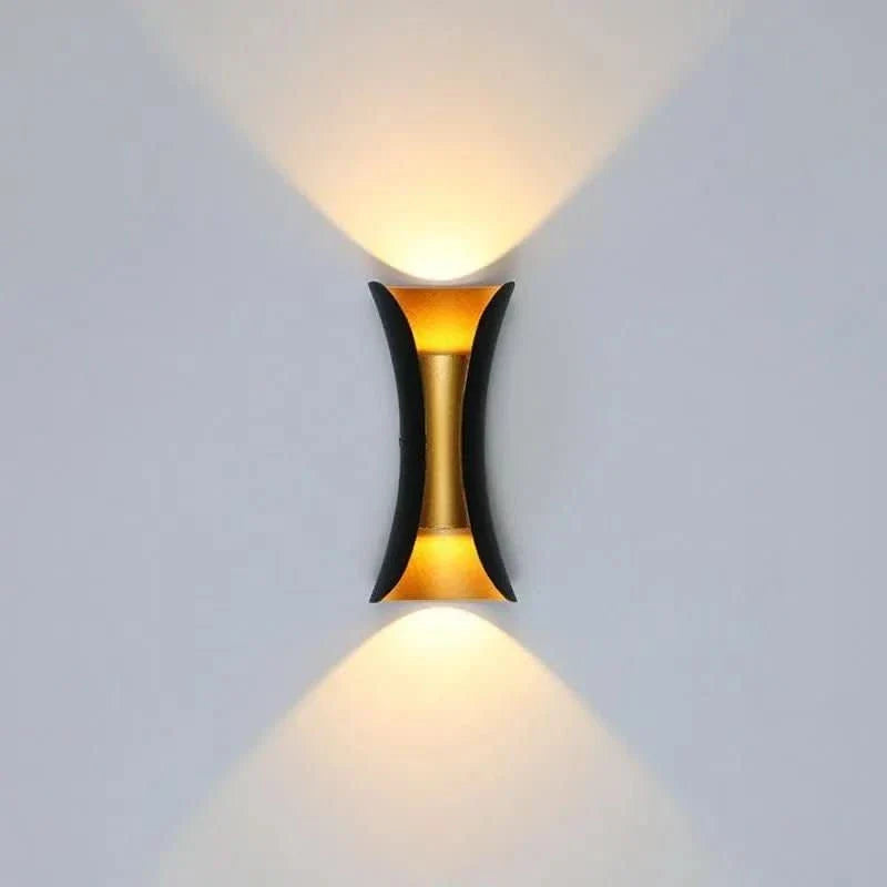 Lampa Ścienna LED o Zakrzywionej Konstrukcji do Zastosowań Zewnętrznych