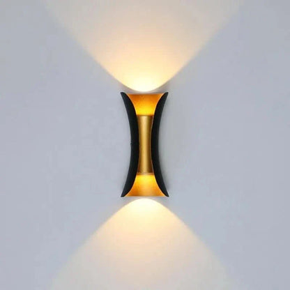 Lampa Ścienna LED o Zakrzywionej Konstrukcji do Zastosowań Zewnętrznych