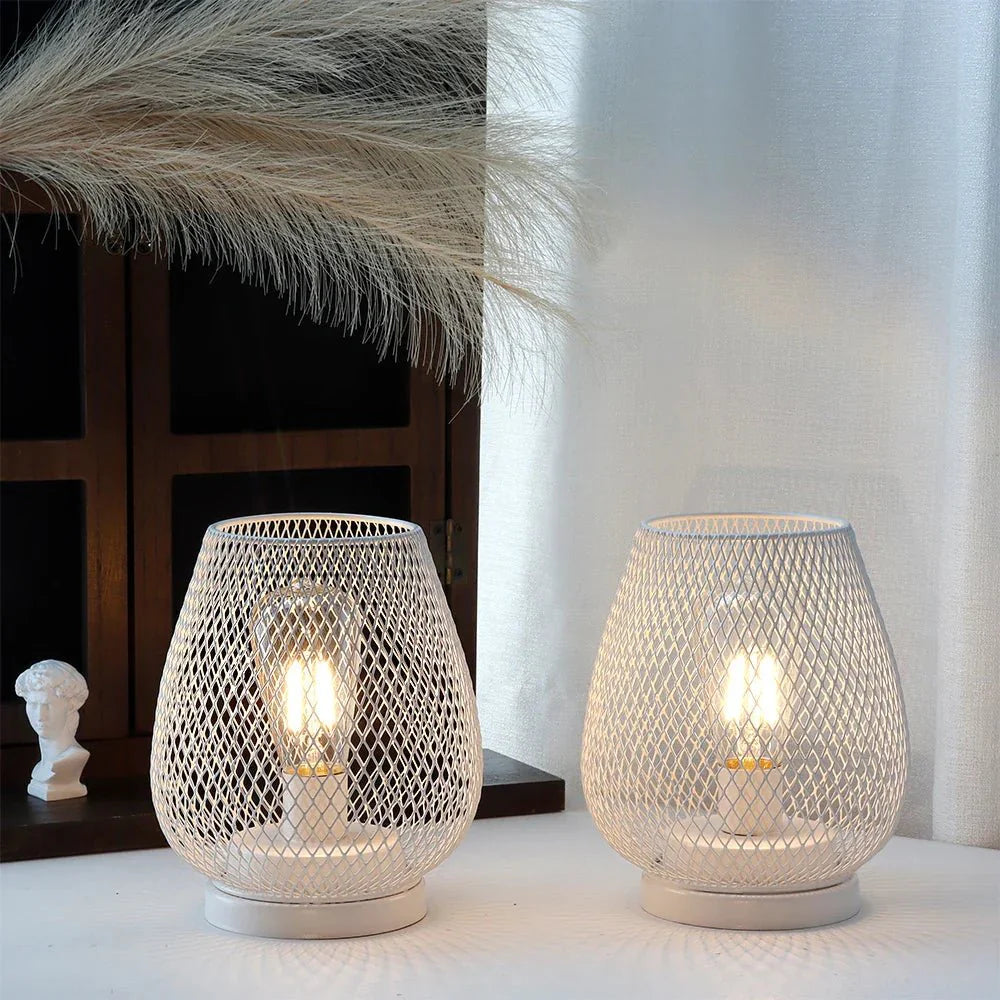 Metalowa Lampa Stołowa z Żarówką LED w Stylu Edison i Zasilaniem Bateryjnym