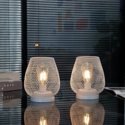 Metalowa Lampa Stołowa z Żarówką LED w Stylu Edison i Zasilaniem Bateryjnym