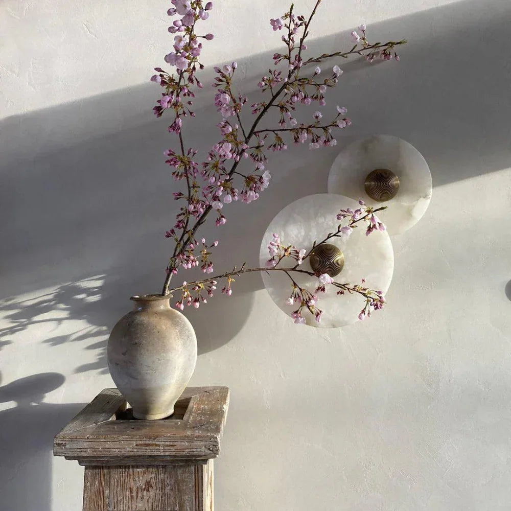 Round alabaster wall lamp