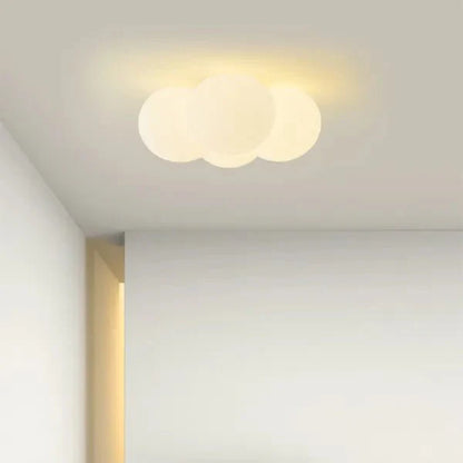 Lampa sufitowa LED w kształcie chmury z regulacją barwy światła