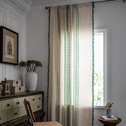 Boho závěs s polozatemňovacím efektem a střapci