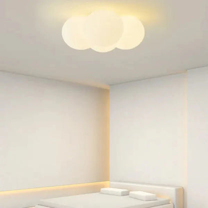 Lampa sufitowa LED w kształcie chmury z regulacją barwy światła