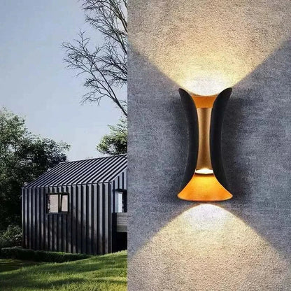 Lampa Ścienna LED o Zakrzywionej Konstrukcji do Zastosowań Zewnętrznych