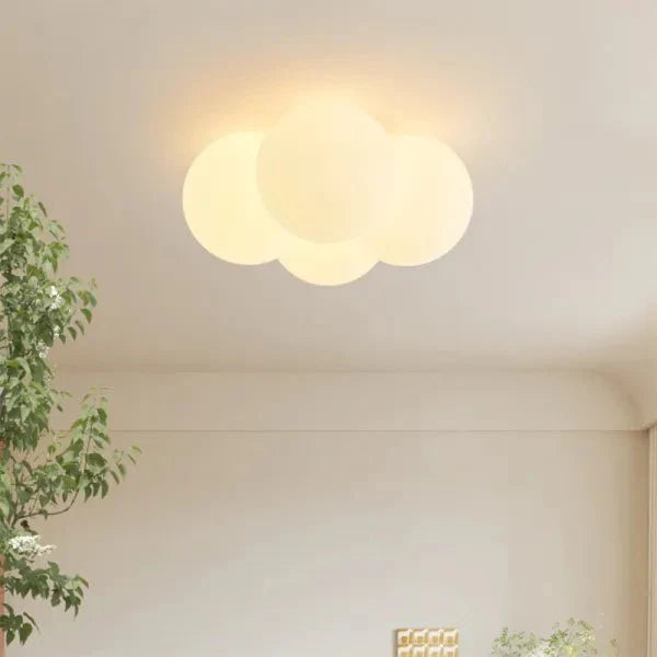Lampa sufitowa LED w kształcie chmury z regulacją barwy światła