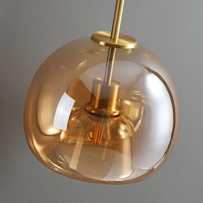 Stropní lampa ze skleněné koule
