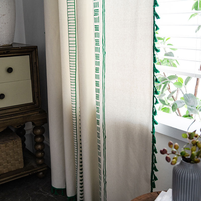 Boho závěs s polozatemňovacím efektem a střapci