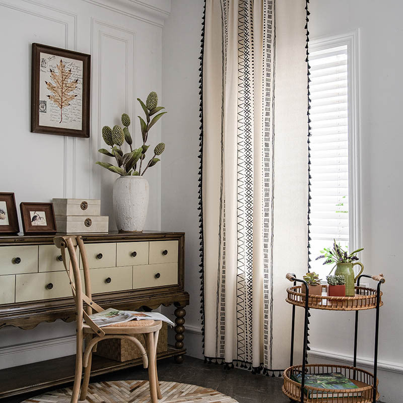 Boho závěs s polozatemňovacím efektem a střapci