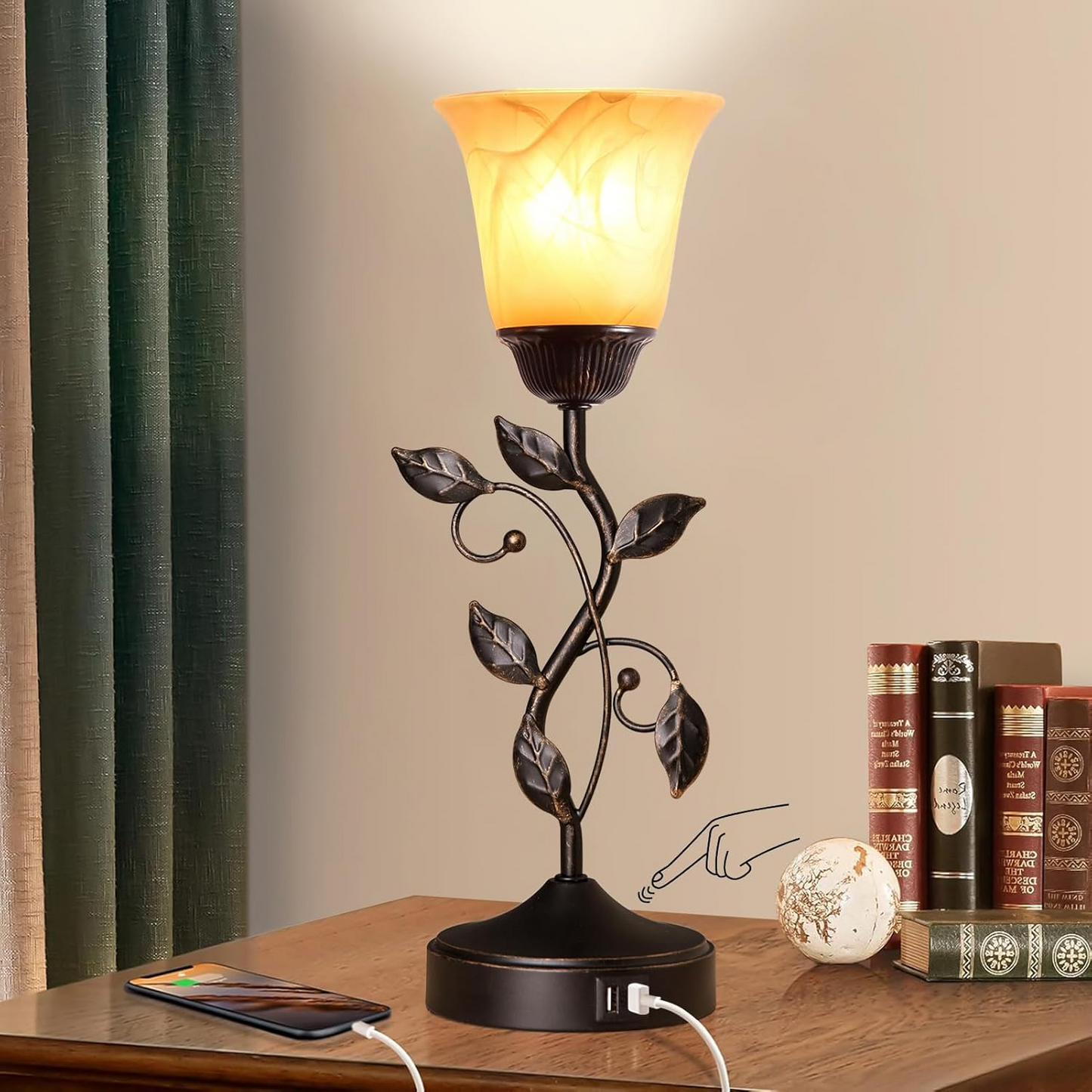 Stolní lampa s jantarovým stínidlem a USB