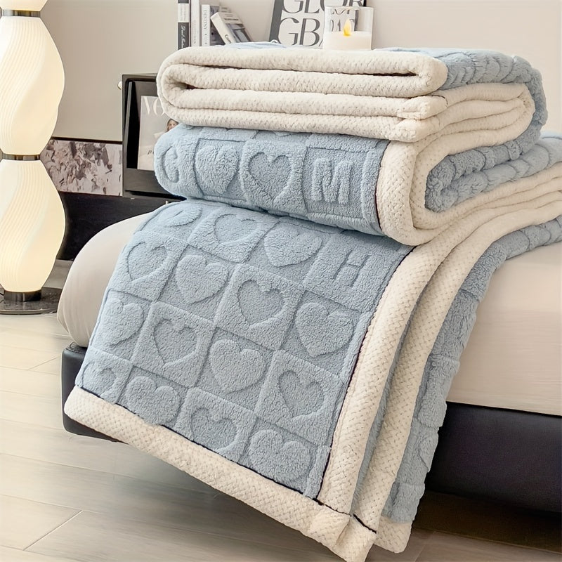 Couverture polaire avec motif de cœurs