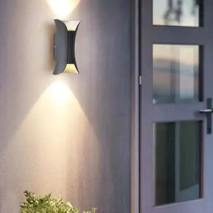 Lampa Ścienna LED o Zakrzywionej Konstrukcji do Zastosowań Zewnętrznych