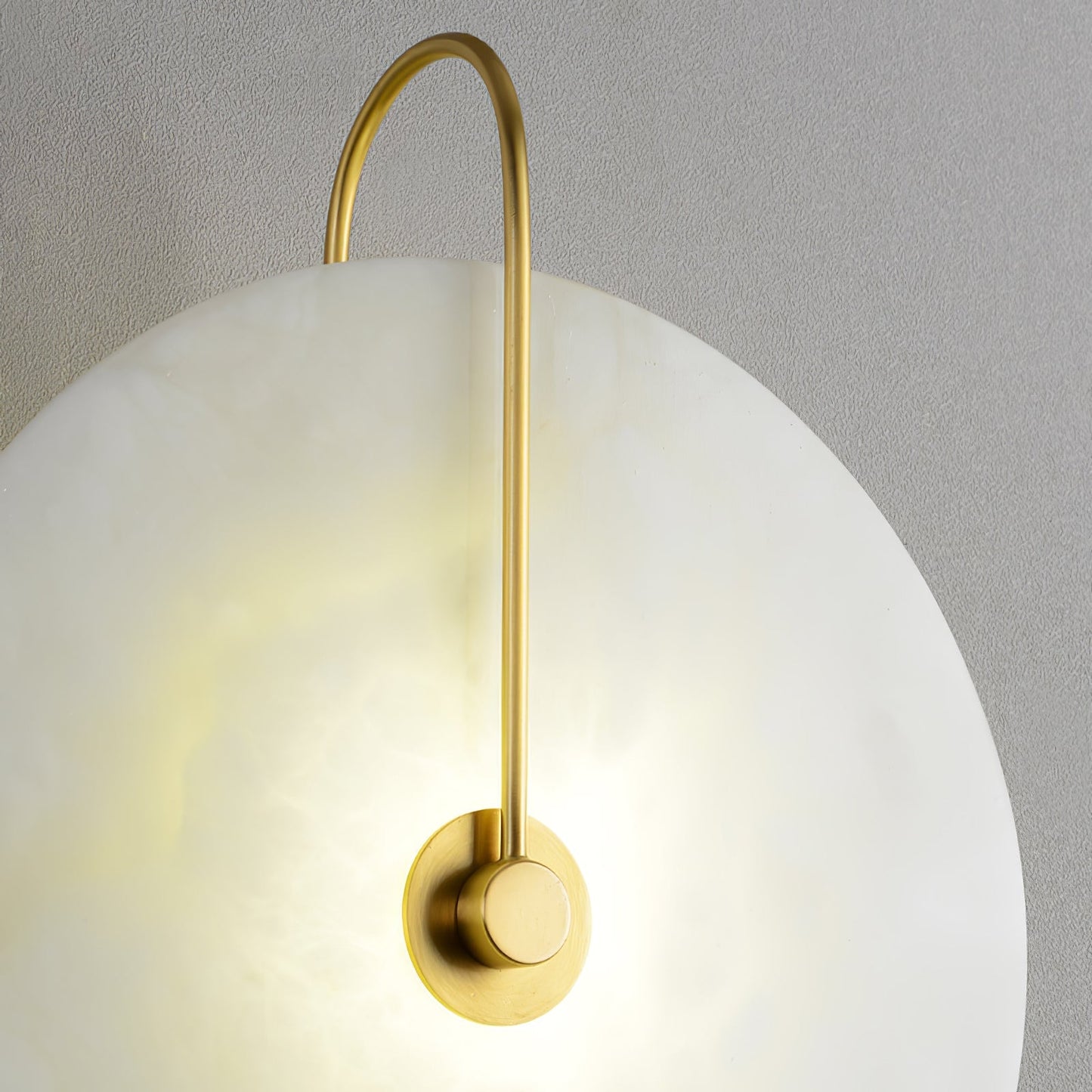 Alabaster wall light with a round shade