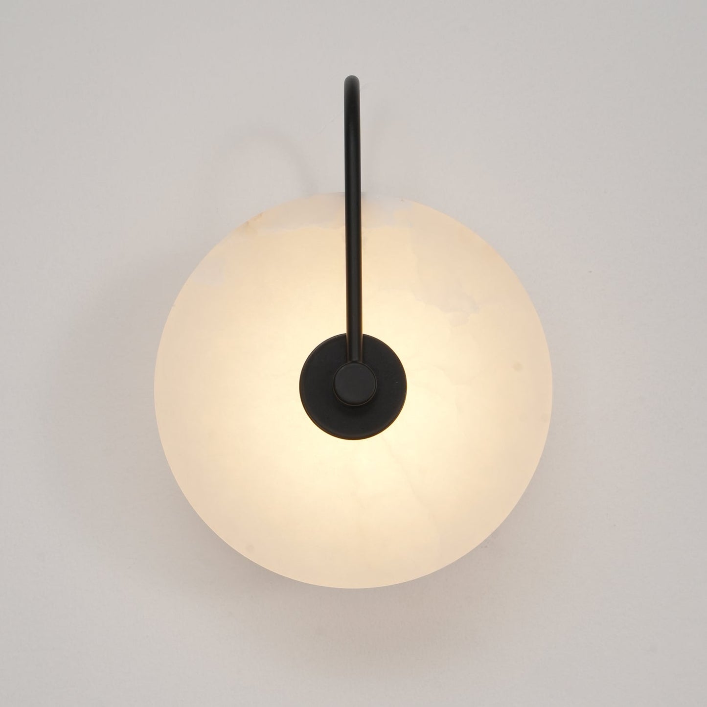 Alabaster wall light with a round shade