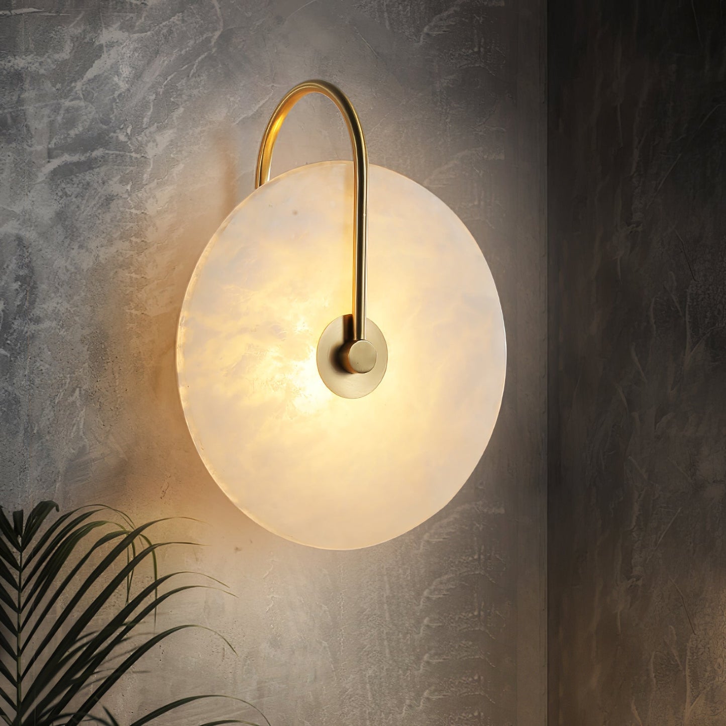Alabaster wall light with a round shade