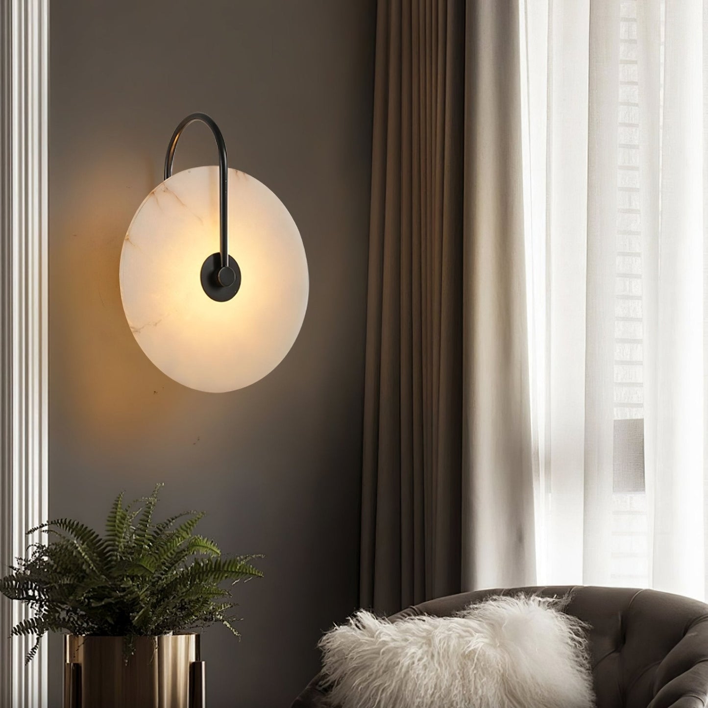 Alabaster wall light with a round shade