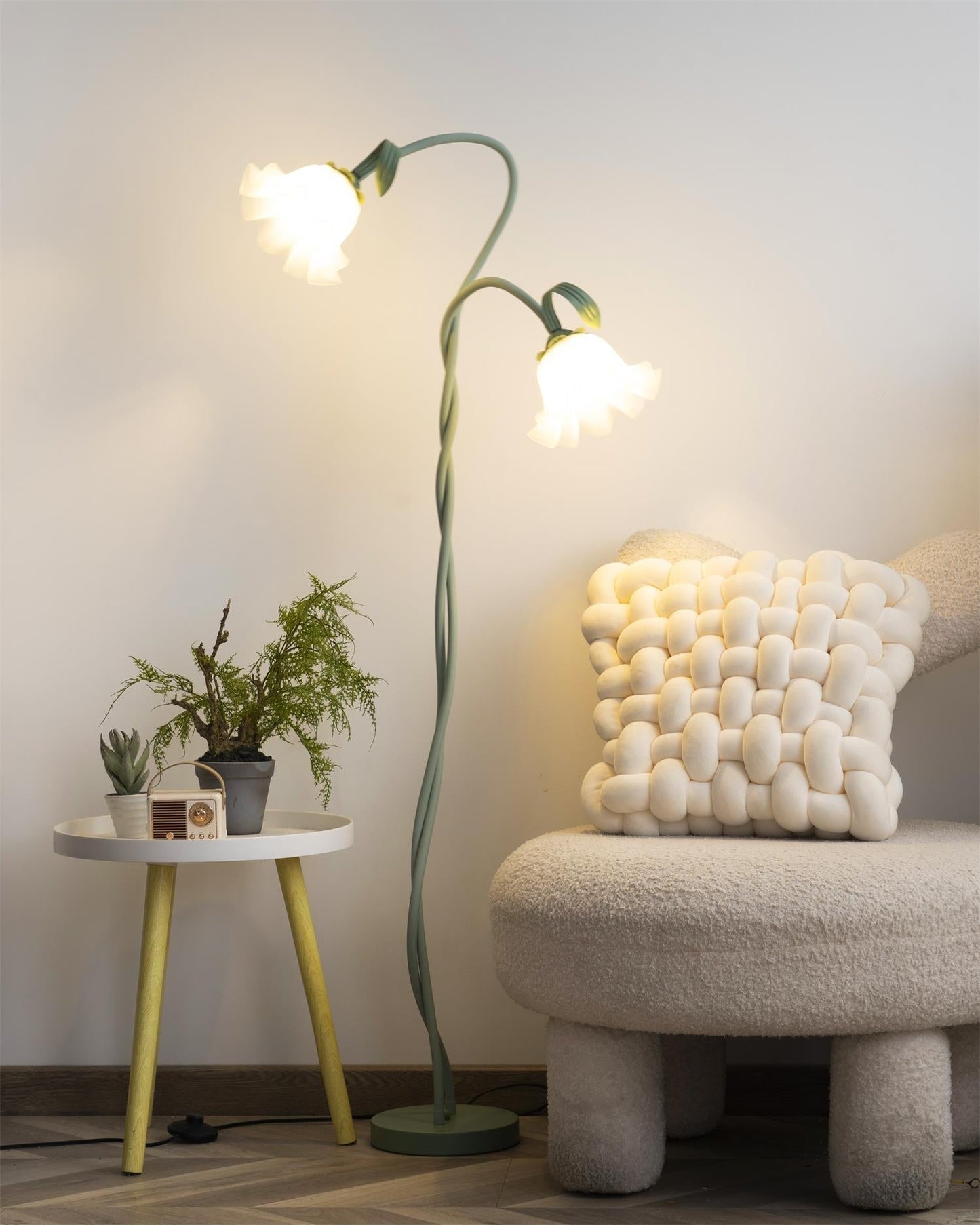 Lampa podłogowa LED E27 z motywem kwiatowym 2–3 punkty świetlne do salonu