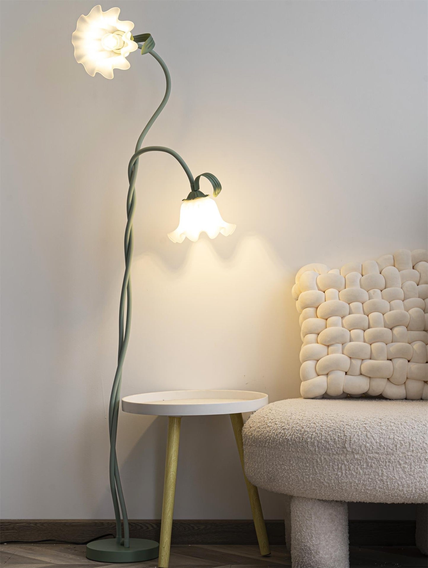 Lampa podłogowa LED E27 z motywem kwiatowym 2–3 punkty świetlne do salonu