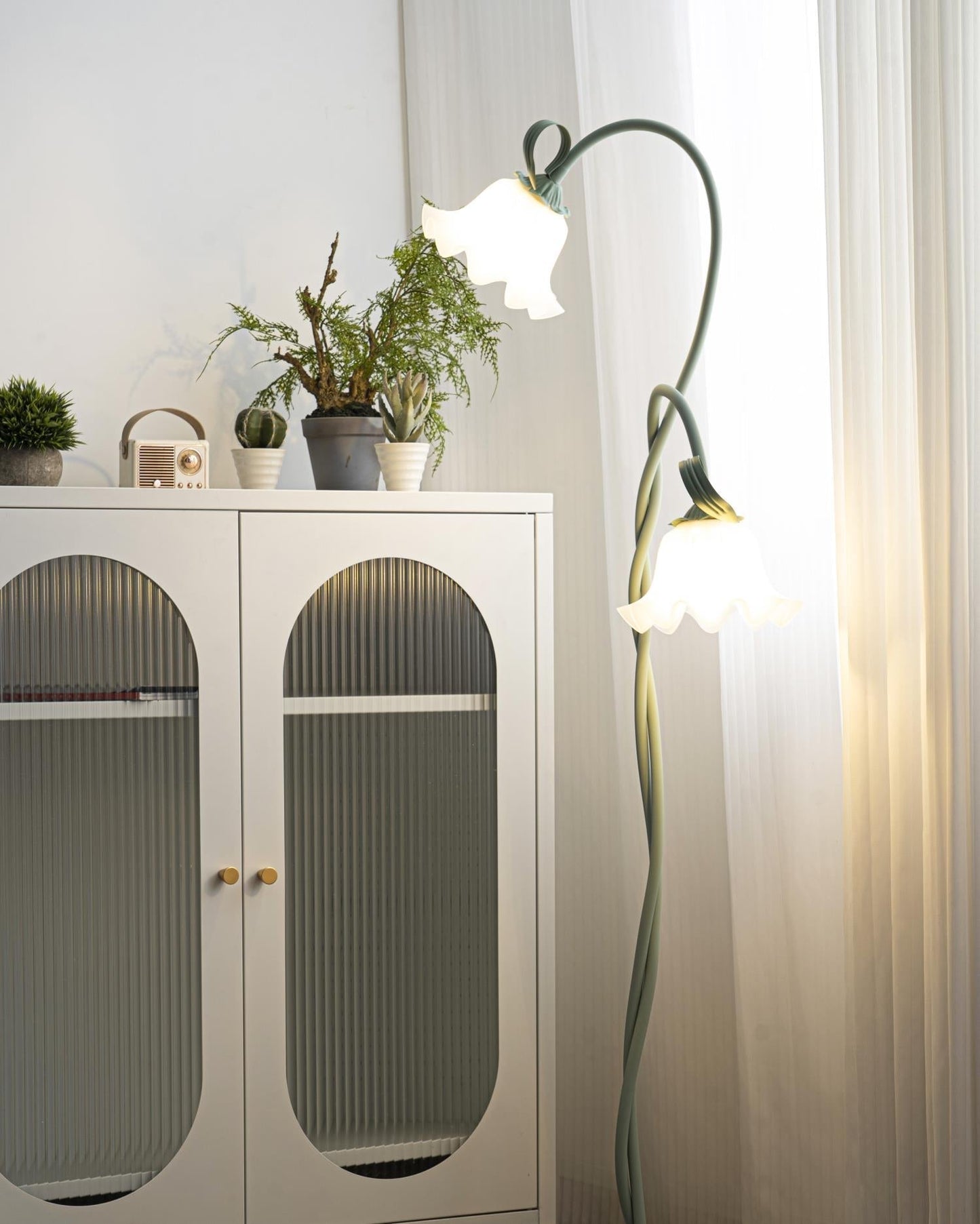 Lampa podłogowa LED E27 z motywem kwiatowym 2–3 punkty świetlne do salonu