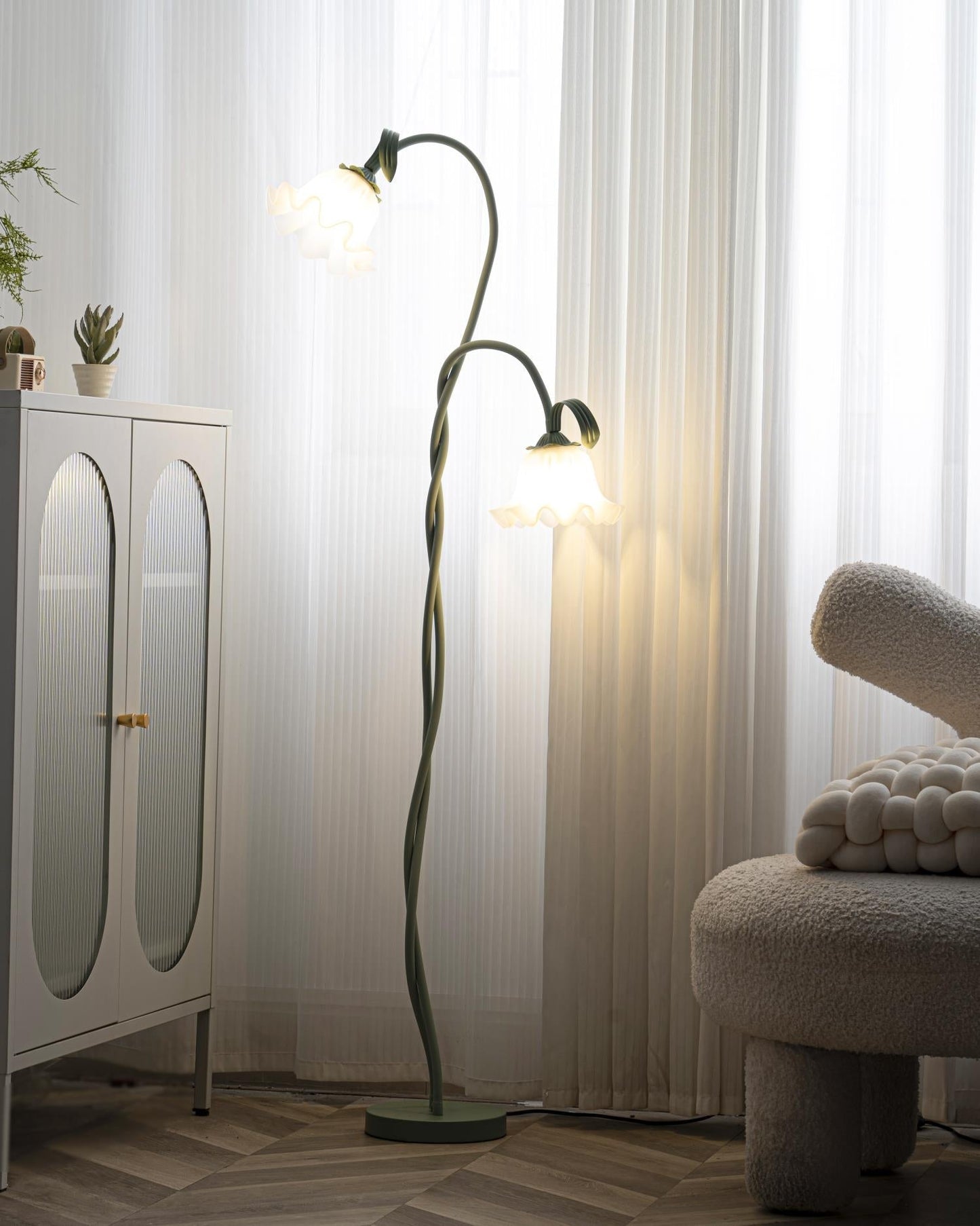 Lampa podłogowa LED E27 z motywem kwiatowym 2–3 punkty świetlne do salonu