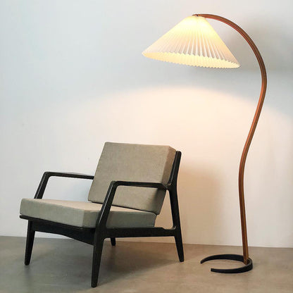 Lampa podłogowa z drewnem bukowym i metalową konstrukcją z gwintem E27