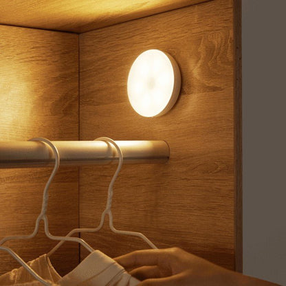 Bezprzewodowa lampka LED z czujnikiem ruchu i montażem magnetycznym